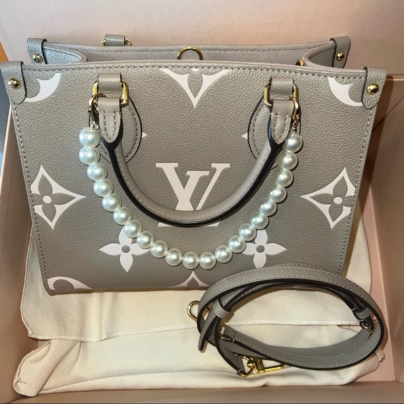 LV Onthego PM - Picture 1 of 10